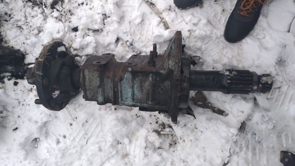 Полуось заднього моста МТЗ 80/82.  Полуось МТЗ.