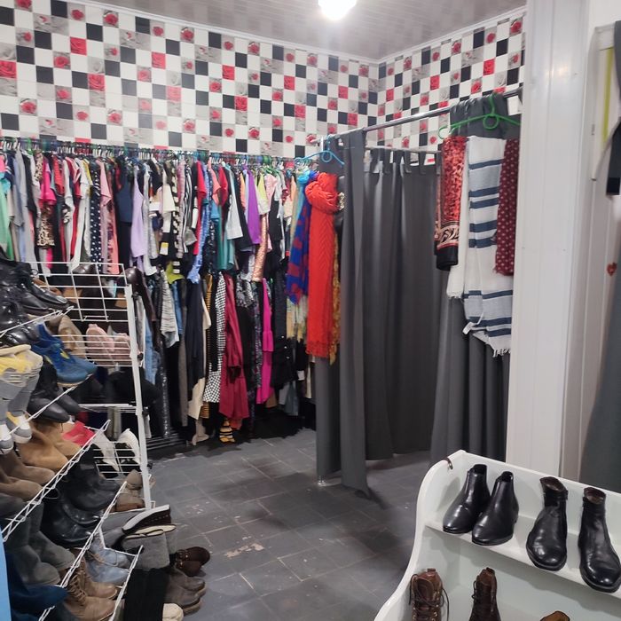 Продам одяг та взуття