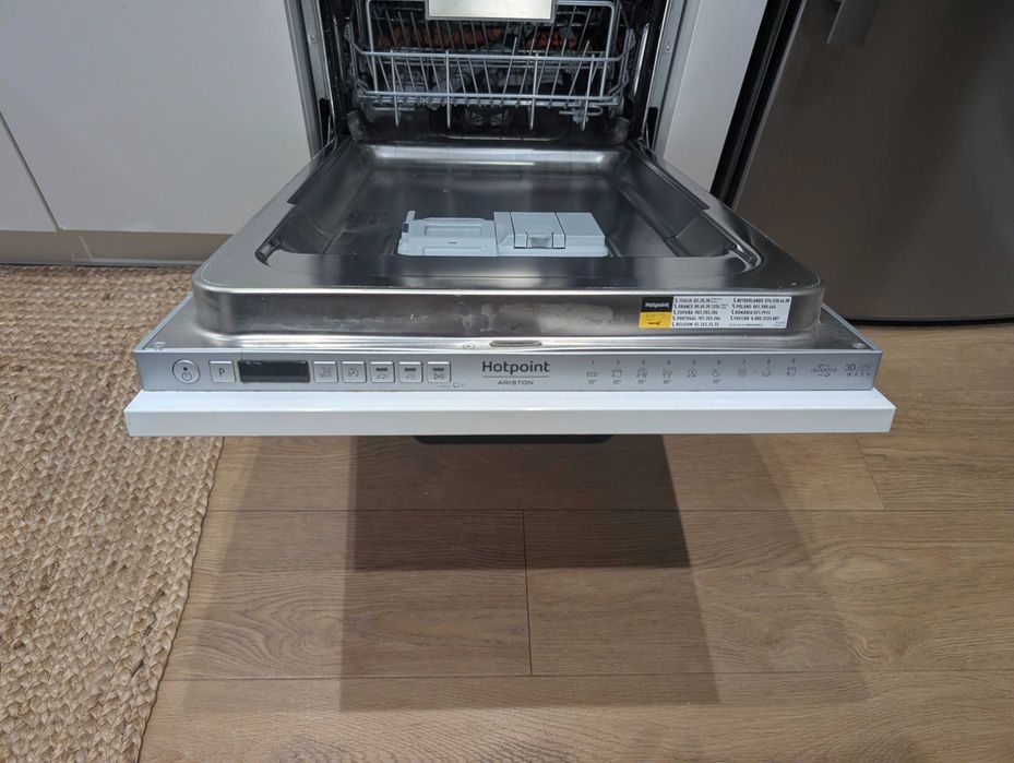 Вбудована посудомийна машина HOTPOINT ARISTON HSIO 3O23 WFE ширина 45см