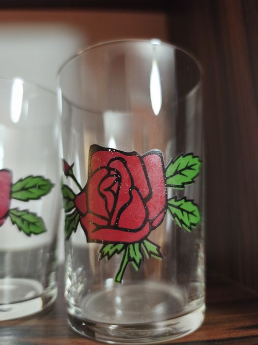 Szklanka z różą kieliszek do likieru wisienka PRL