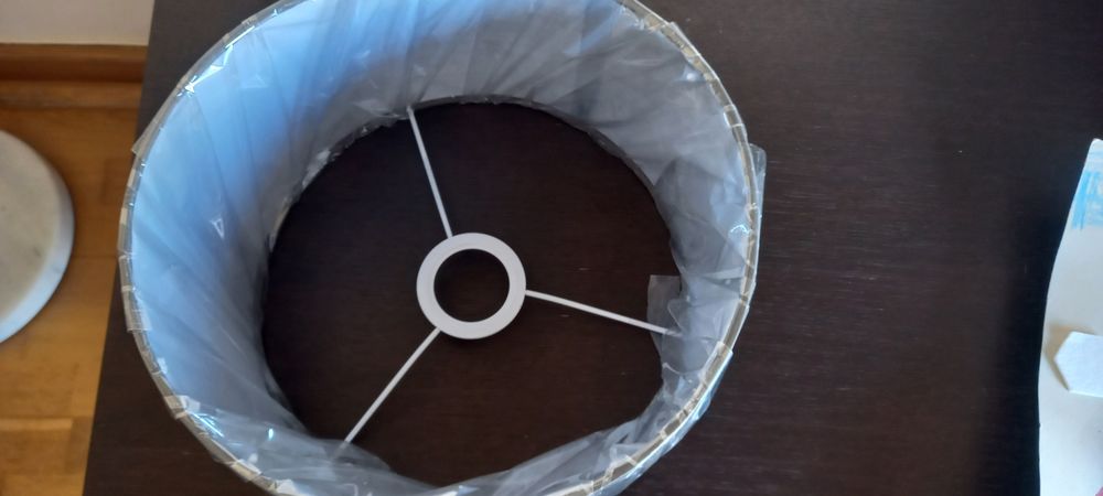 Abat jour cinzento novo com 30 cm de diâmetro.
