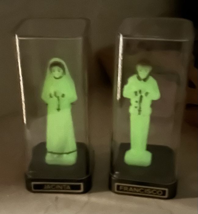 Jacinta Francisco Marto Fatima 46 brilha no escuro