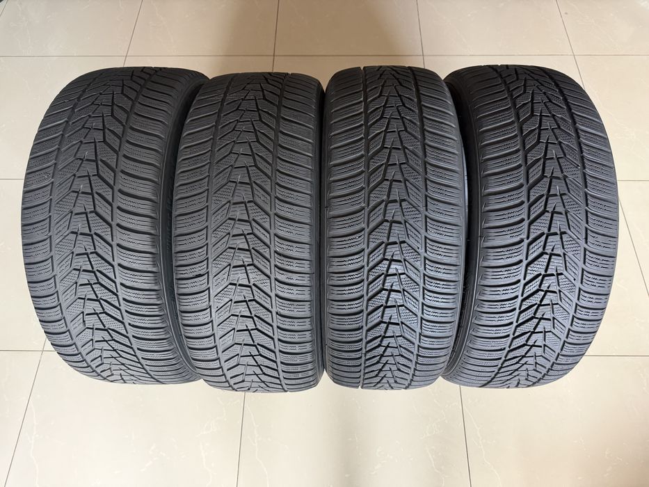 Комплект зимових різношироких шин 235/50/20 255/45/20 Hankook ID4 EQC Eniaq Q4 E-tron разноширокие зимние шины