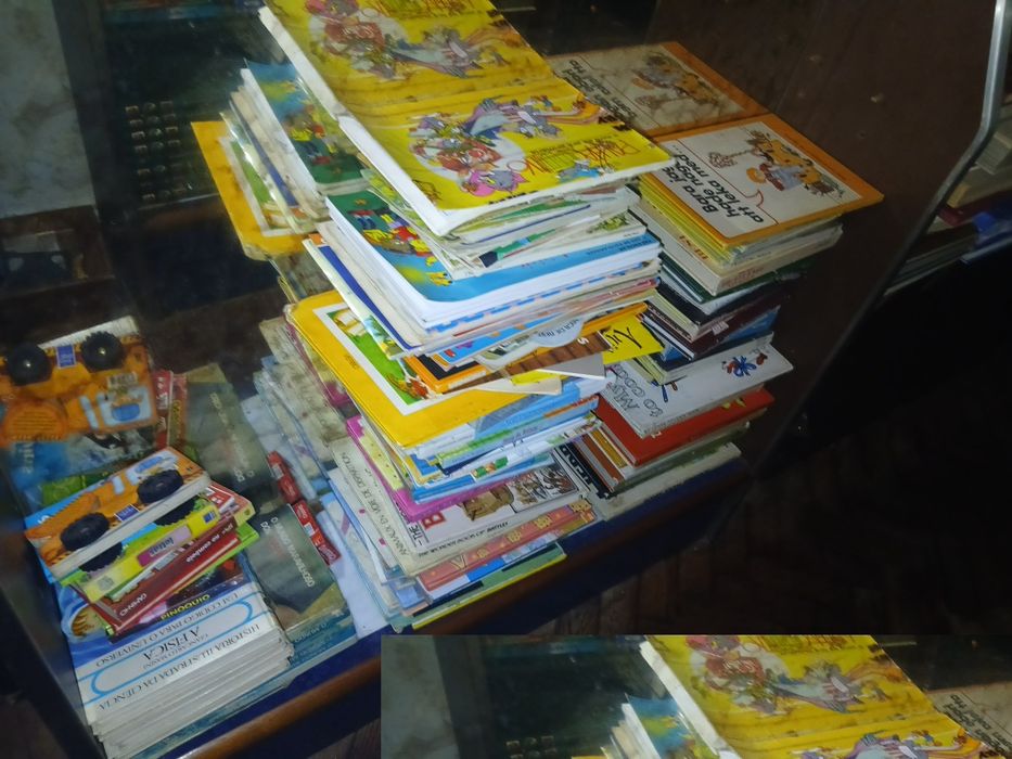 Lote 100 livros para crianca em portugues r Ingles
