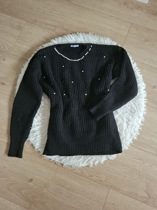 Klasyczny czarny sweterek z ozdobnymi perełkami I diamencikami Uni