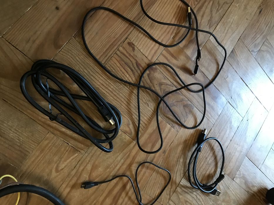 Varios cabos para computador