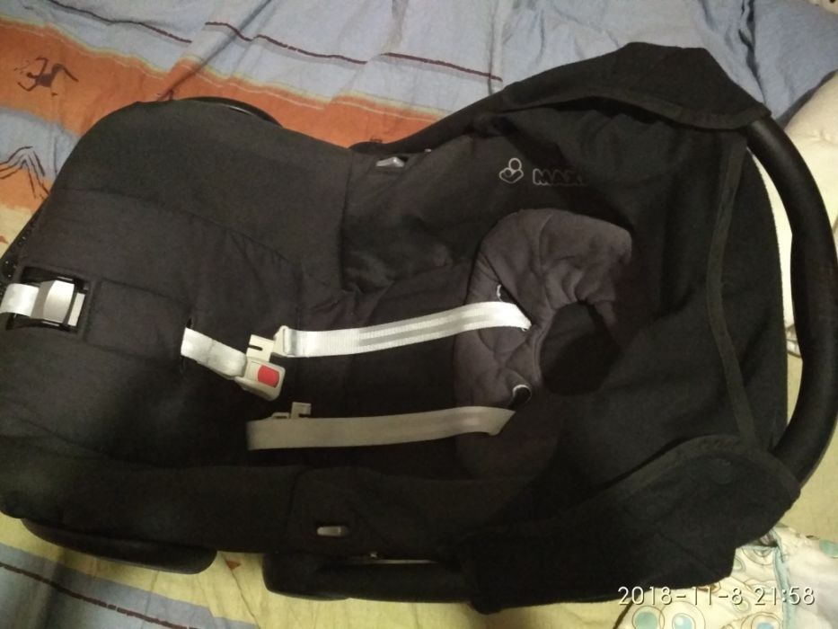 Продам авто-люльку MAXI COSI 0+(Коляска тоже в продажу)