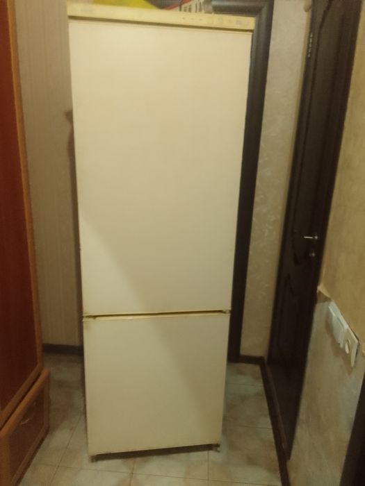 Продам холодильник Каликс