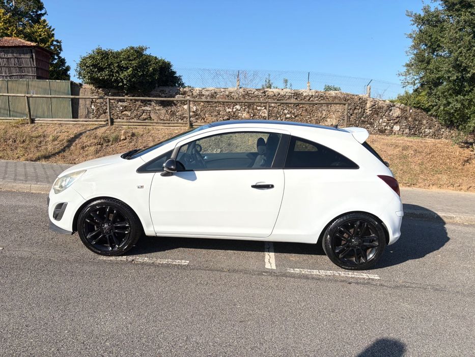 Opel Corsa 1.2 Black Edition 86cv | 2011 | 195.592 km foto 2