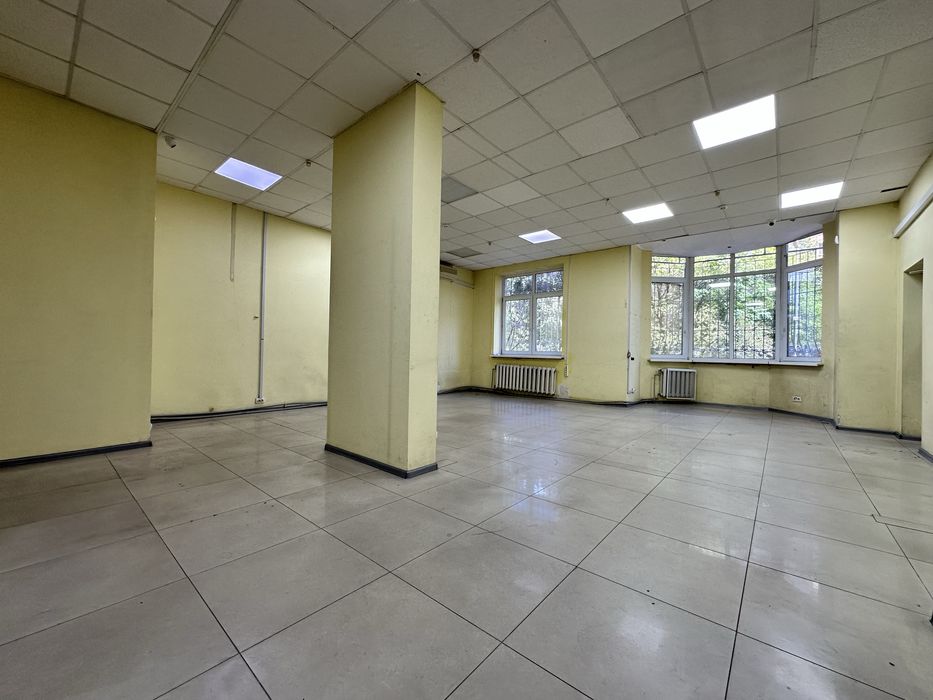 Оренда приміщення 112 м під все Ахматовой 35-А Фасад 2 входи Терміново
