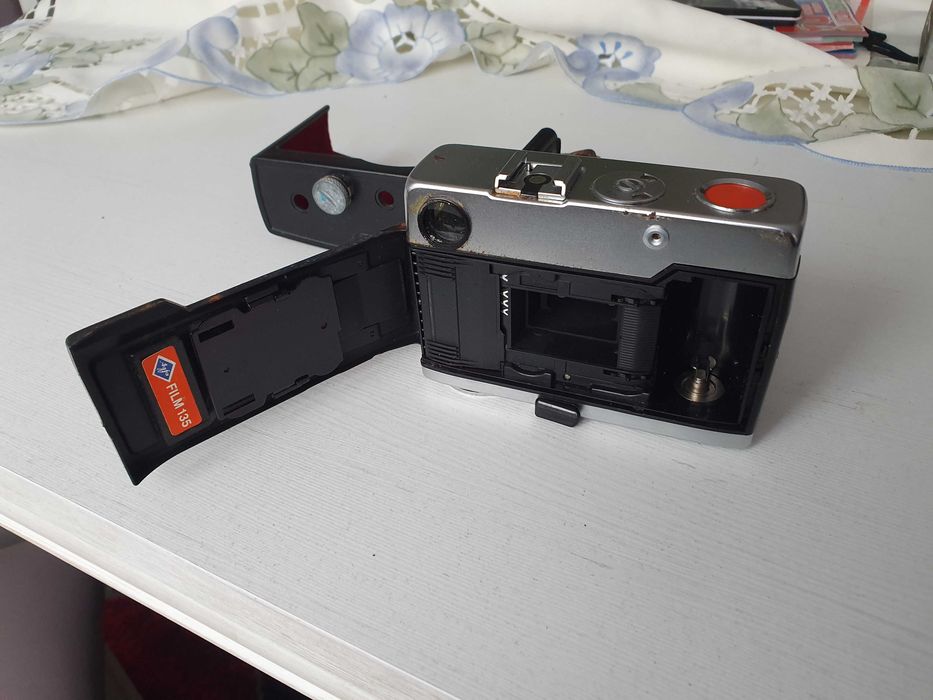 Stary zabytkowy aparat fotograficzny na klisze AGFA optima 200