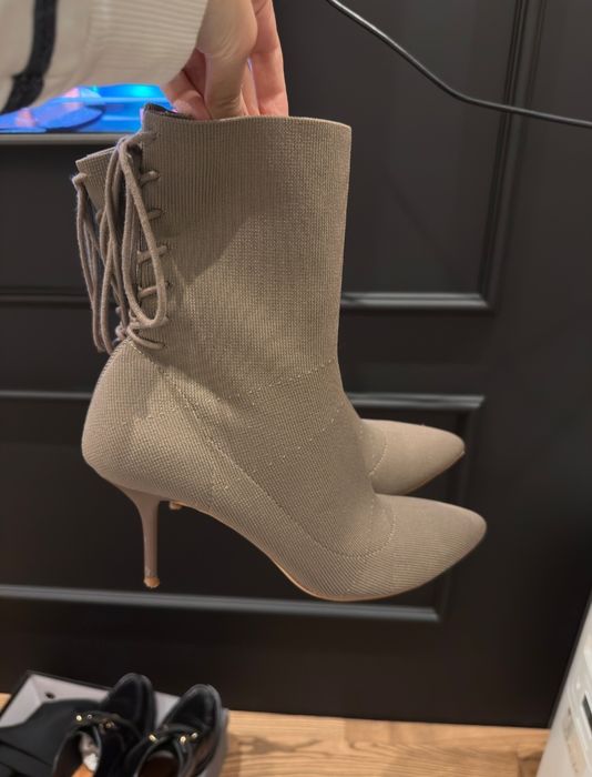 Ботинки ZARA чулки 
Беж стрейч 
40 размер