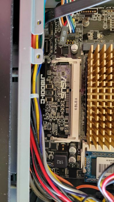 Asus J1800I-C / 4Gb DDR3 / 60Gb SSD (ціна договірна)