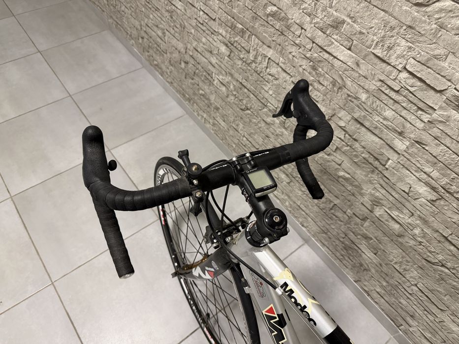 Bicicleta de corrida praticamente nova whistel