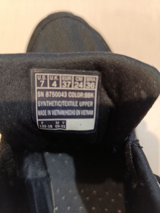 Кросівки  37 розміру