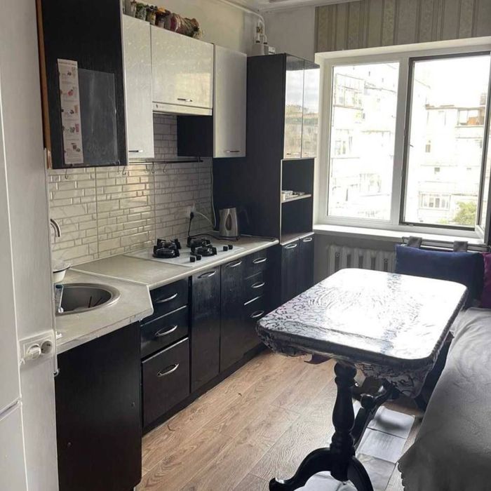 Сади -1 поруч з зупинкою