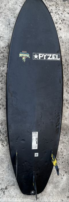Prancha de surf Pyzel 5’6 21L e finos futures usada