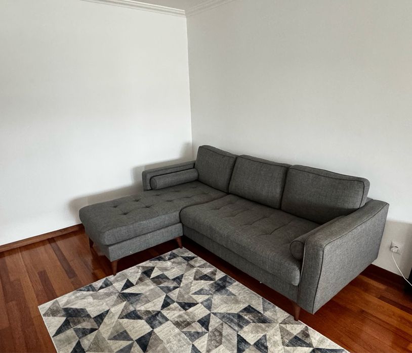 Sofa conforama , chase long . Usaso pelo menos 3 anos , dois defeitos