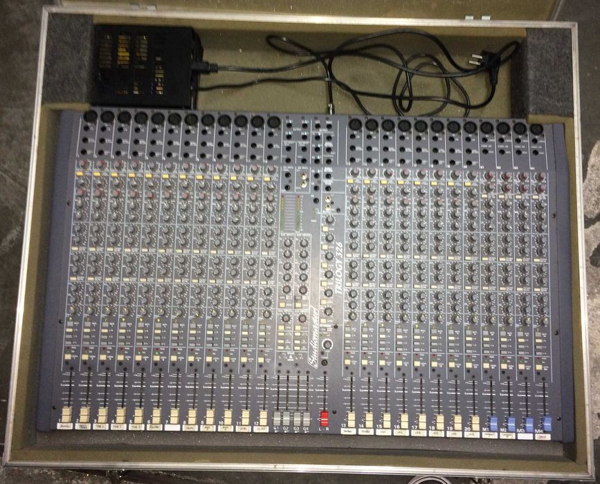 Equipamento de Som Profissional