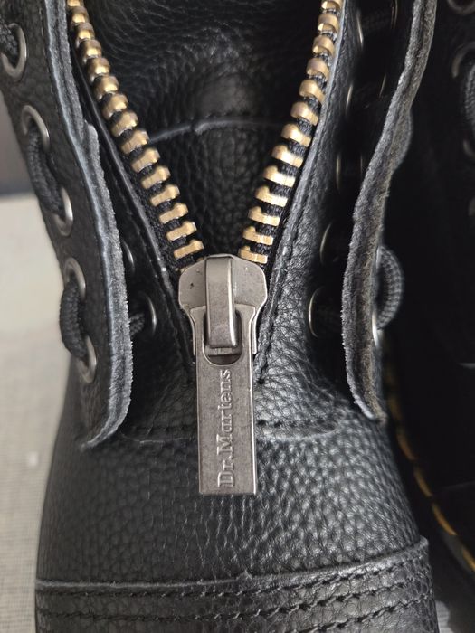 Buty, kultowe glany Dr. Martens Sinclair