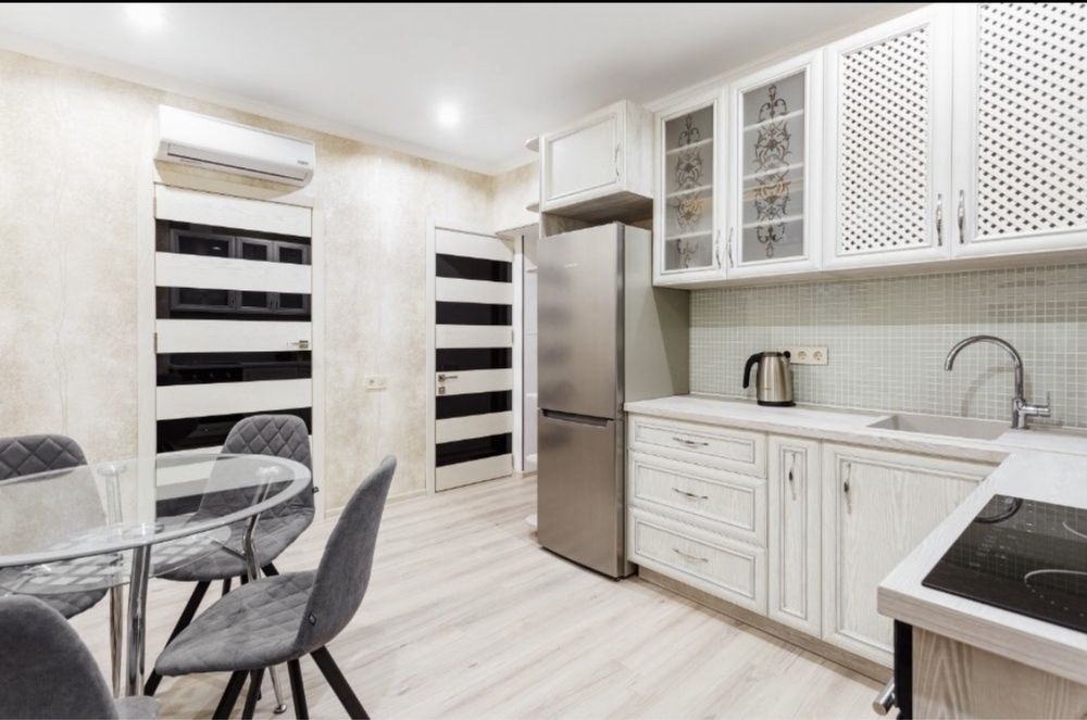 Посуточно красивая квартира , 2 спальни, центр, 2 мин до Дерибасовской