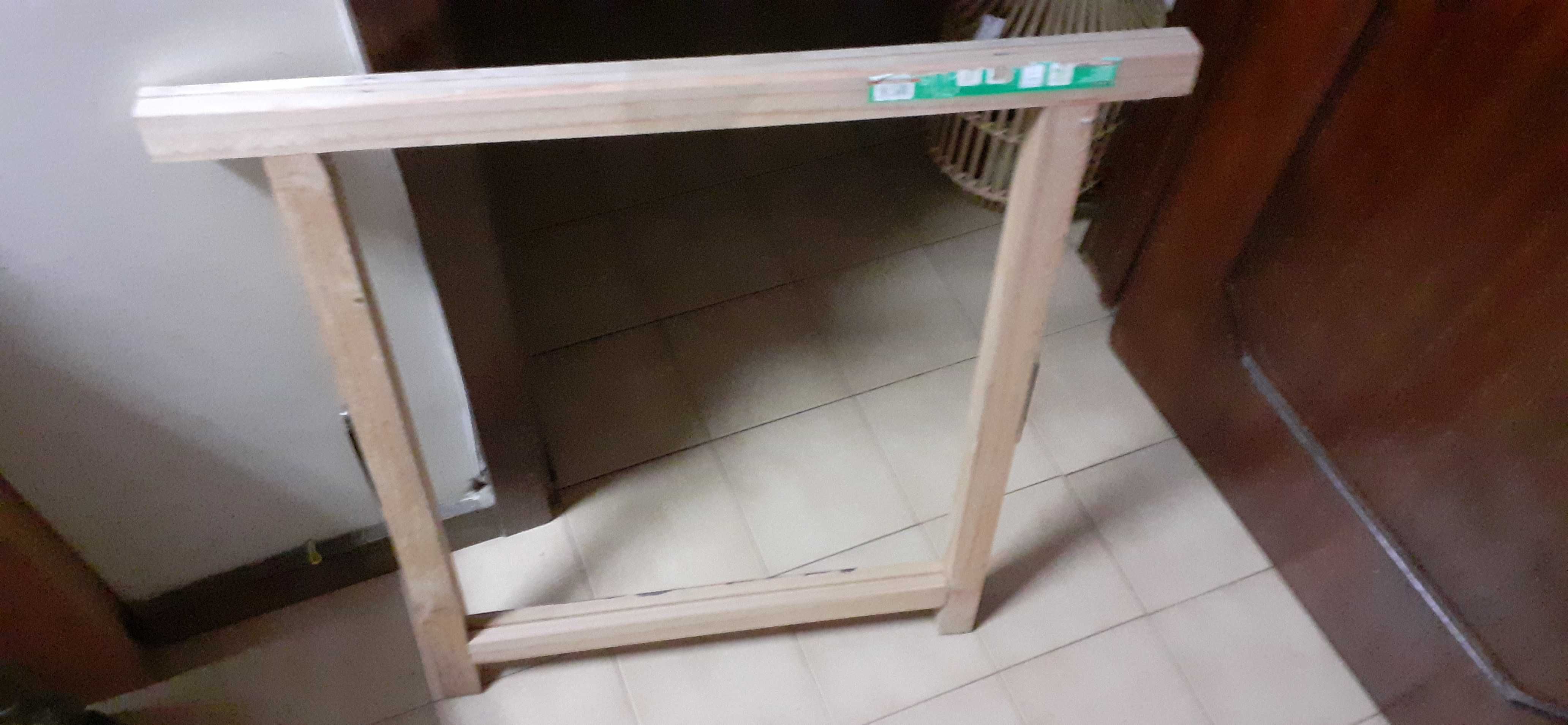 1 Cavalete/suporte de mesa em madeira (74cm altura) Bonfim • OLX Portugal