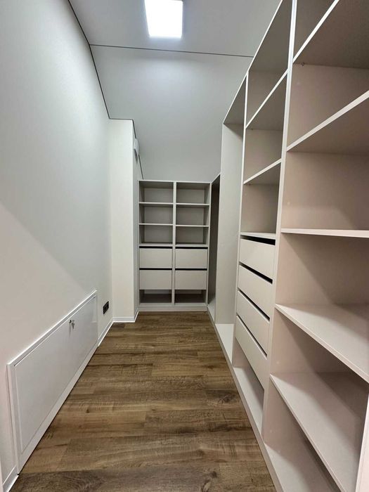 Продається просторий будинок з сучасним ремонтом в Крихівцях.