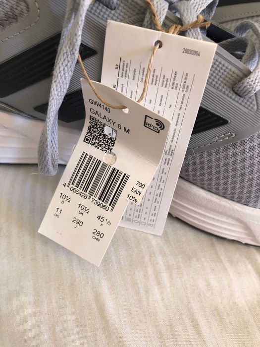 Sapatilhas Adidas para Homem NOVO EU 45 1/2 (10,5 UK, 47 BR)