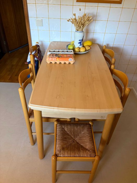 Conjunto Mesa de Cozinha Extensível + 4 Cadeiras + 2 Bancos (Lote Completo)