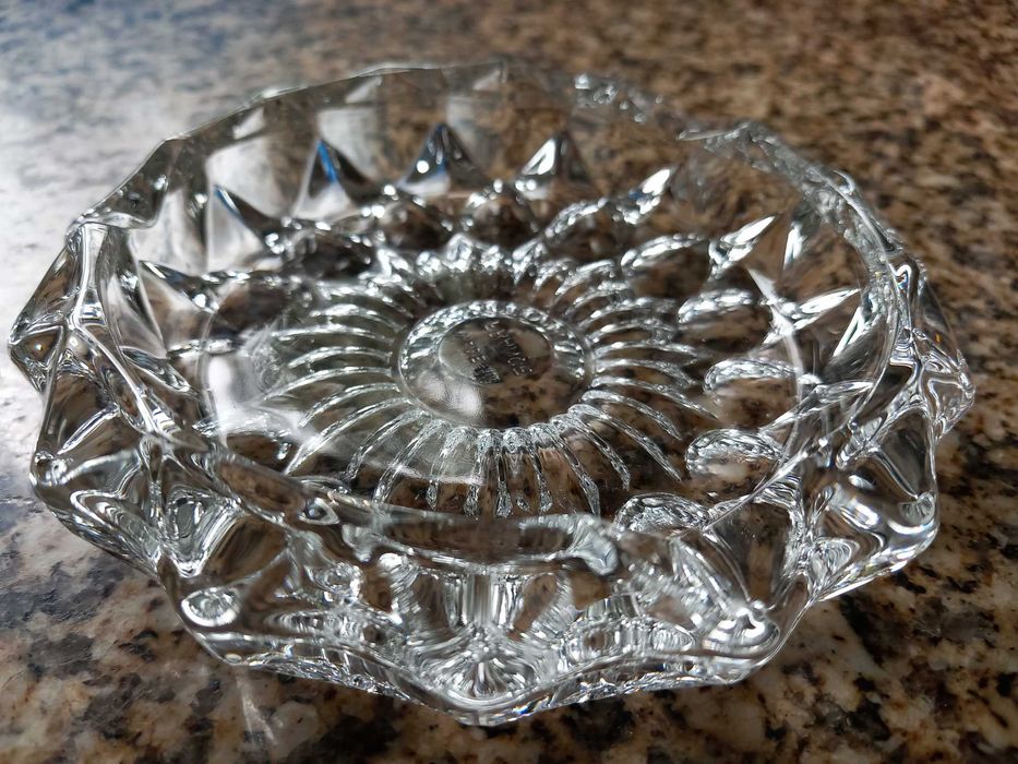 Cinzeiro em cristal.