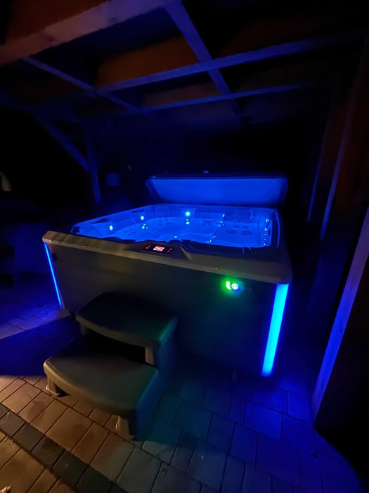 Jacuzzi hot spring flair hotspring