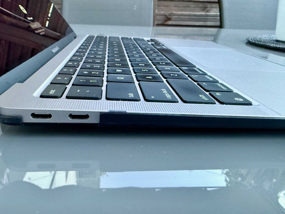 MacBook Air 13 M1 model A2337