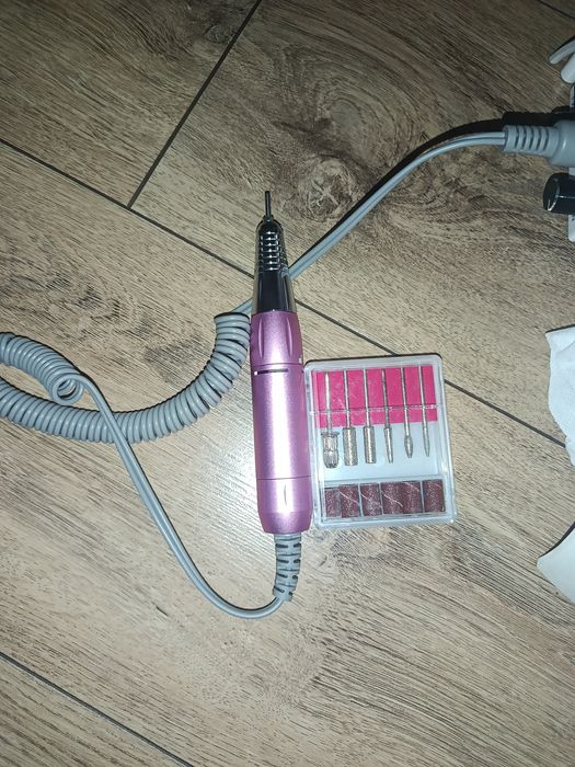 Pochłaniacz pyłu do manicure