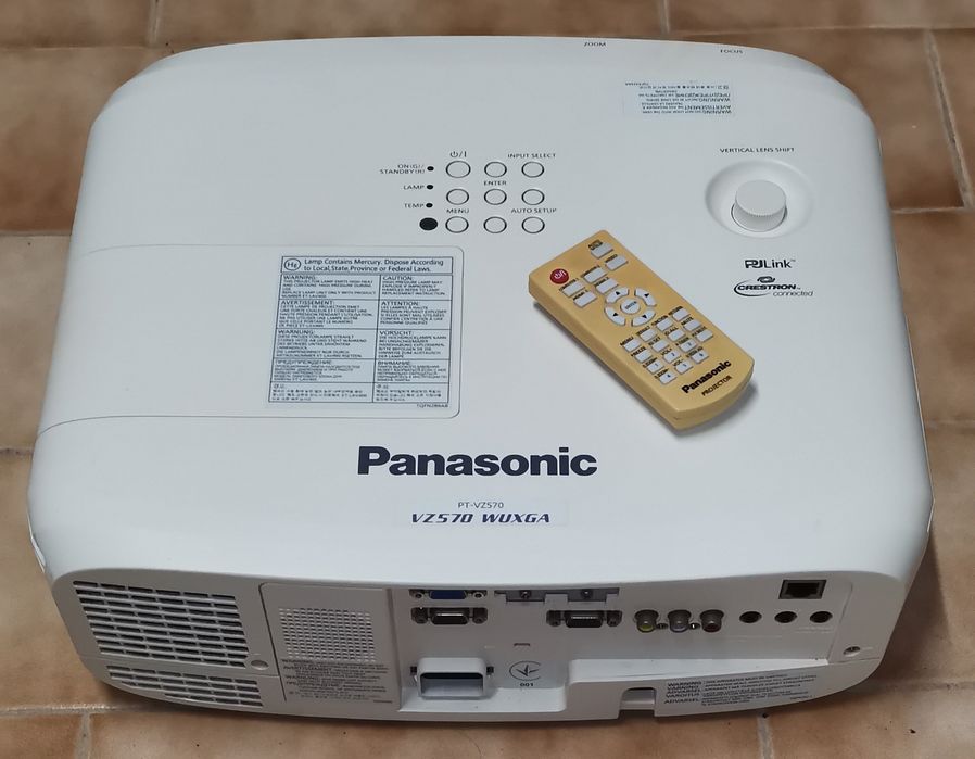 Videoprojetor Panasonic PT-VZ570 WUXGA Full HD (4800 Lumens) + Tela Tripé