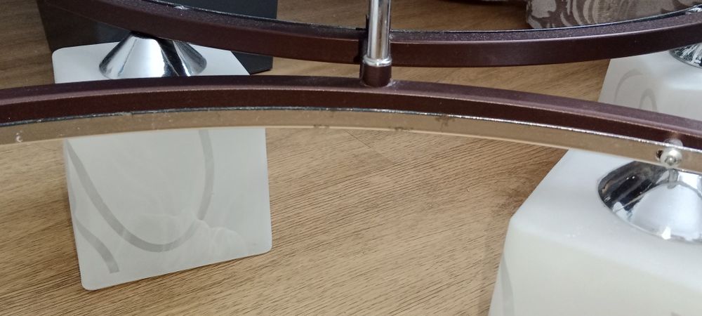 Żyrandol na 4 żarówki