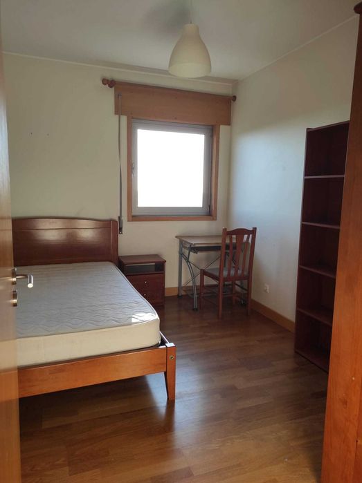 Arrendam-se 3 Quartos Junto ao ISCAP-H. S. João (Despesas Incluídas)