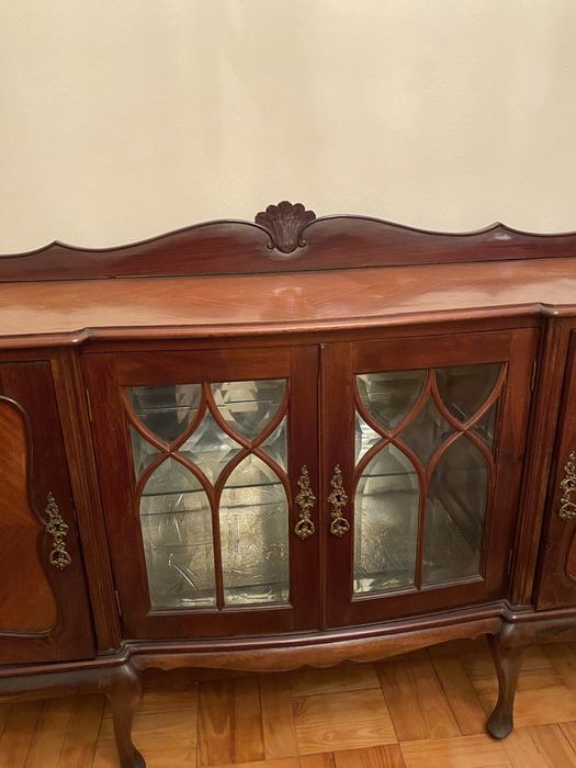 Aparador de Sala com Vitrine e Prateleiras