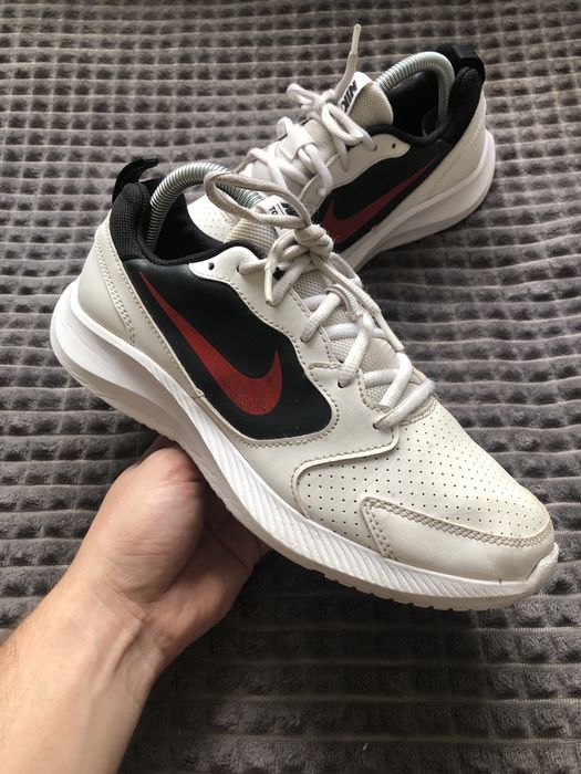 NIKE TODOS (40) 25см белые кроссовки женские кожзам оригинал