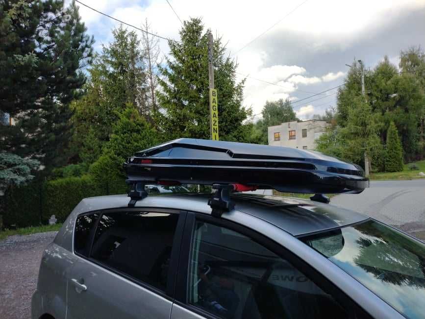 Aerodynamiczny, czarny metalik box MB Altitude 450, narty max 205 cm