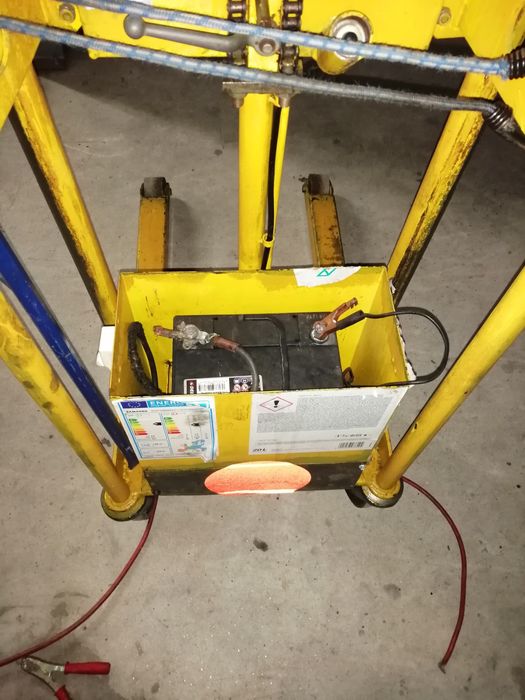 Porta Paletes_ Eletrico 12V Stacker