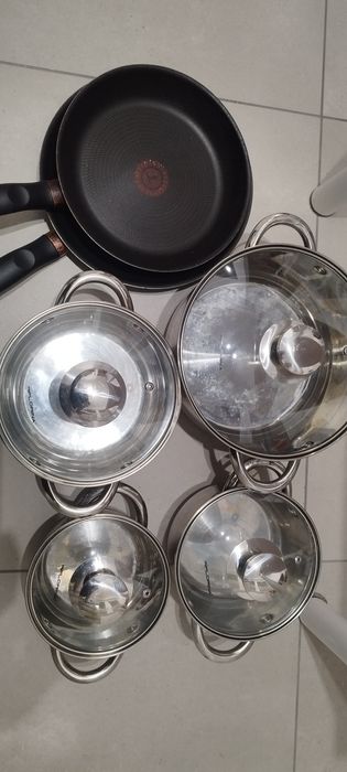 Zestaw garnków patelnie czajnik