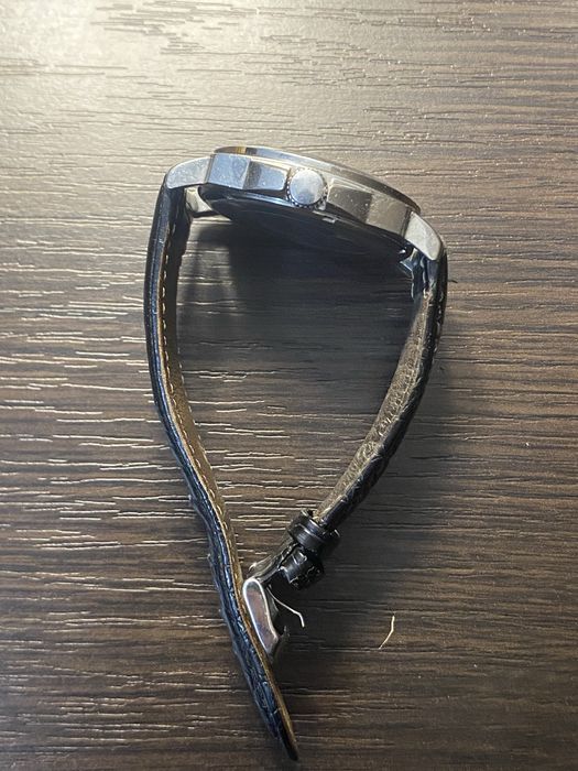 Продам годиник guess