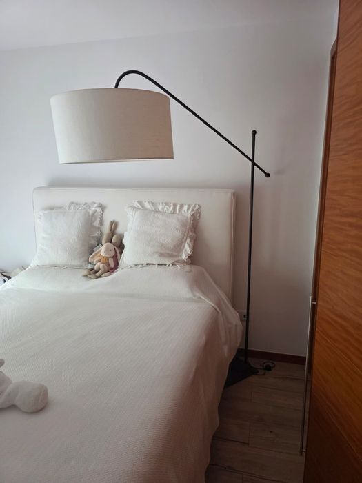 Candeeiro de pé alto em ferro