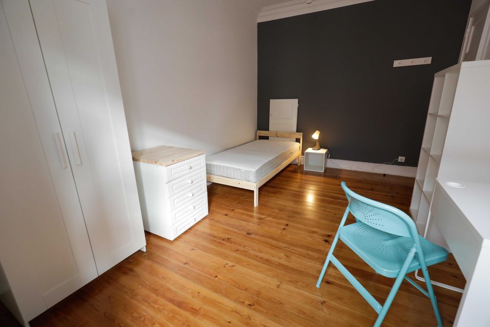 Quarto Estudantes - Junto ao Metro