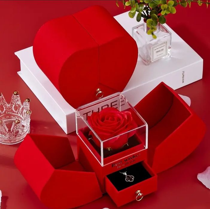 Елітна подарункова коробка для ювелірних виробів з "Вічною трояндою"