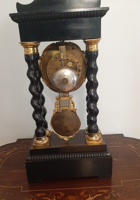 Relógio com colunas época NPL III