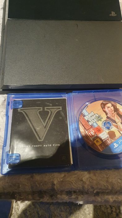Playstation 4 c/jogo  GTA