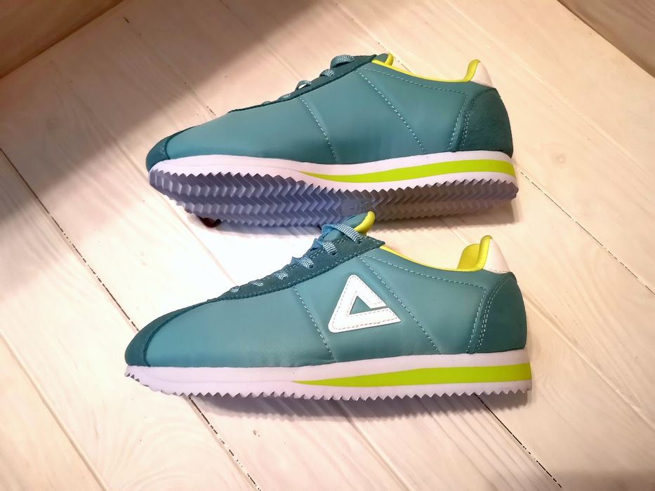 Новые кроссовки PEAK