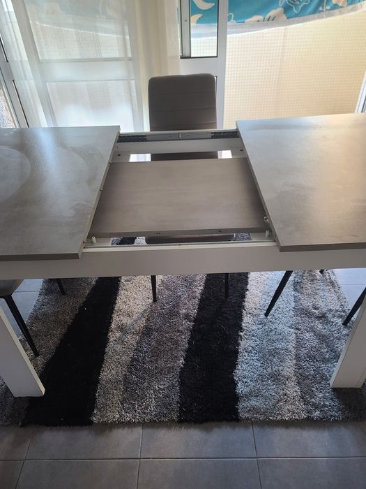 Sofa cama e mesa sala estar