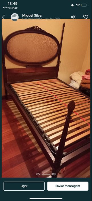 Cama com estrado e colchão